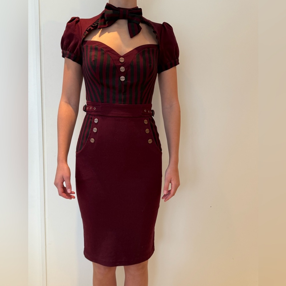 Chic Burgundy Striped dress - Picture 6 of 9
